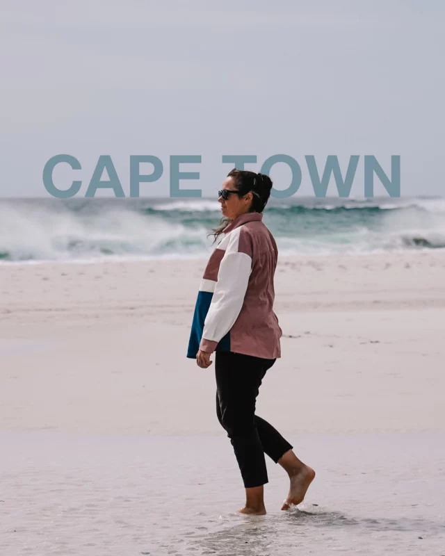 Je sors mon premier Ebook 🥹  Des semaines de travail, d’écriture et de mise en page. Aujourd’hui je sors enfin (et fièrement) mon premier guide numérique : un Ebook de 90 pages avec tous mes conseils et mes spots préférés sur Cape Town !  J’ai passé quasiment deux mois dans cette ville incroyable et j’ai pu y découvrir tellement de choses. Alors pour vous aider dans l’organisation d’un futur voyage là-bas (ou pour vous donner envie et vous faire voyager) j’ai condensé tout ça à travers 90 pages d’infos, de conseils et de photos 😇  Dans ce guide tu trouveras :
- des infos pour préparer ton voyage 
- les meilleurs quartiers où séjourner 
- les bons conseils de sécurité 
- les ressentis persos
- une carte Google avec tous les spots répertoriés  -> Dispo sur mon blog : bit.ly/guidecapetown
-> Lien également en story 🫶🏻
-> Pour le lancement : -20% avec le code CAPETOWN  J’espère que ça va vous plaire et vous aider, j’ai fait ça bien ! Qui veut partir à Cape Town ? 😍 dites moi si le guide vous intéresse !!  #capetown
